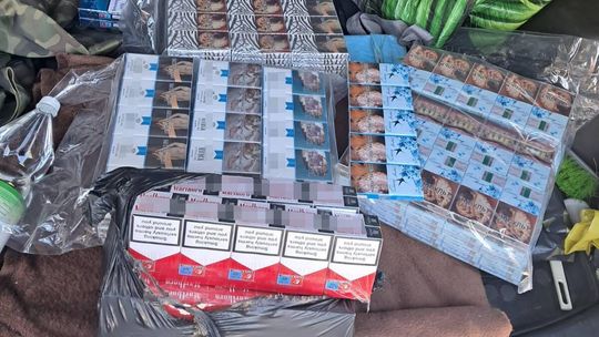 Pół miliona nielegalnych papierosów! Dwóch mężczyzn zatrzymanych przez policję