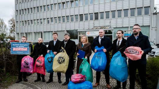 ,,Polacy zmuszeni do życia jak śmieciarze” Konfederacja ostro o systemie kaucyjnym