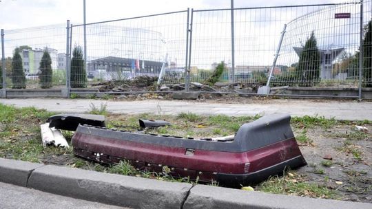 Policja bada jednak staranowanie ogrodzenia MOSiR