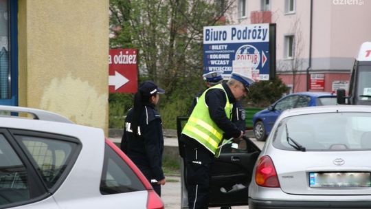 Policja kontroluje przejścia dla pieszych