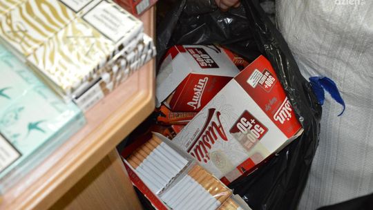 Policja zatrzymuje - listy gończe i nielegalny towar