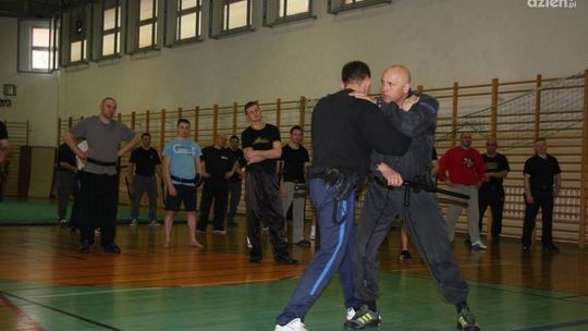 Policjanci ćwiczyli techniki ataku i obrony