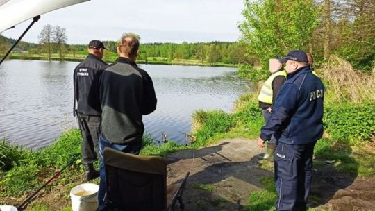 Policjanci i straż rybacka kontrolowali wędkarzy 