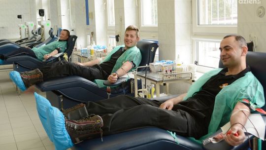 Policjanci i strażacy oddali krew