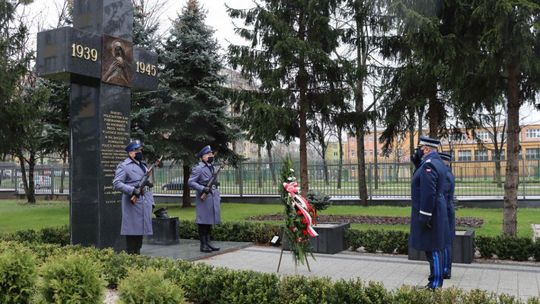 Policjanci oddali hołd ofiarom zbrodni katyńskiej