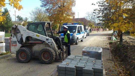 Policjanci odzyskali skradzioną maszynę budowlaną