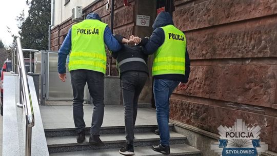 Policjanci rozbili dziuplę samochodową 