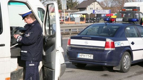 Policjanci z Radomia przeprowadzili akcję "Bezpieczny bus" oraz "Pasy"