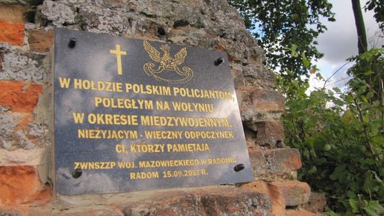 Policjanci zadbają o groby na Wołyniu