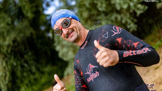 Policjant na podium w triathlonowych mistrzostwach