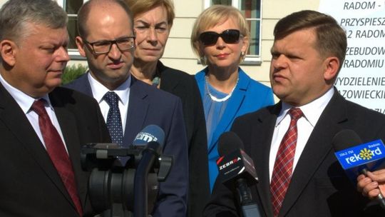 Politycy PiS podpisali kontrakt dla Radomia