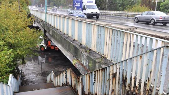 Polityczny spór o ruchome schody