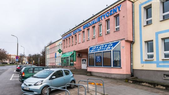Położna przebywająca na kwarantannie zakażona