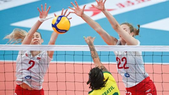 Polskie siatkarki z brązowym medalem Letniej Uniwersjady. W składzie zawodniczki Radomki