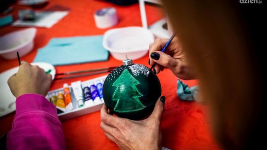 Pomalują bombki w szczytnym celu