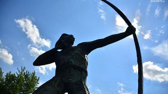 Pomnik Łucznika, symbol Radomia, niszczeje