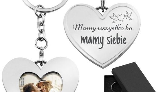 Pomysł na prezent dla młodej mamy - brelok do kluczy z grawerem