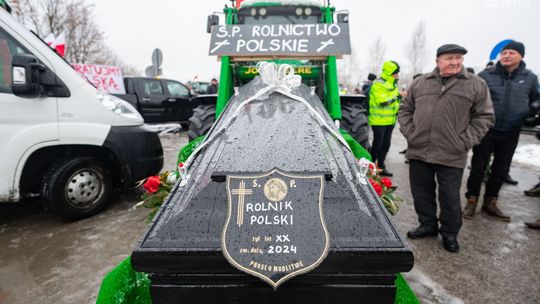 Ponad 200 traktorów na protestach w Radomiu