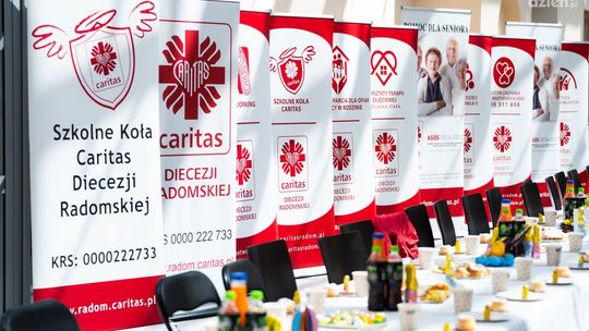 Ponad 300 posiłków i tysiące paczek – Caritas podsumowuje śniadanie wielkanocne