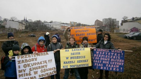 Ponad 300 szkół do likwidacji w całej Polsce!