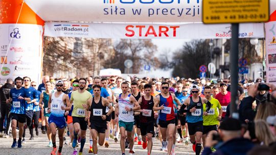 Ponad 900 osób na mecie 18. Biegu Kazików. Zwyciężył Tomasz Biskupski