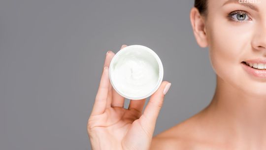 Poranna rutyna pielęgnacyjna – jak wybrać krem do twarzy na dzień?