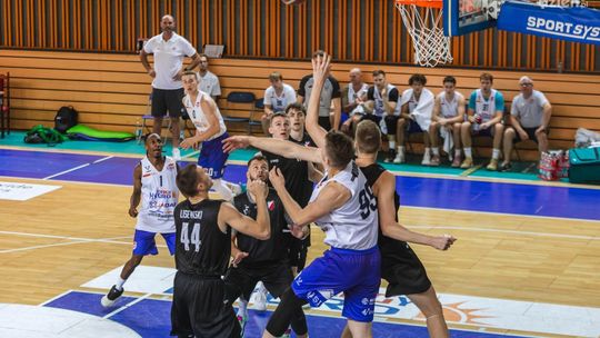 Porażka HydroTrucku w pierwszym sparingu