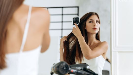 Porowatość włosów – dlaczego jest ważna i jak ją określić?