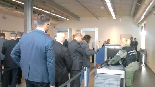 Port Lotniczy - MSW popiera wojewodę