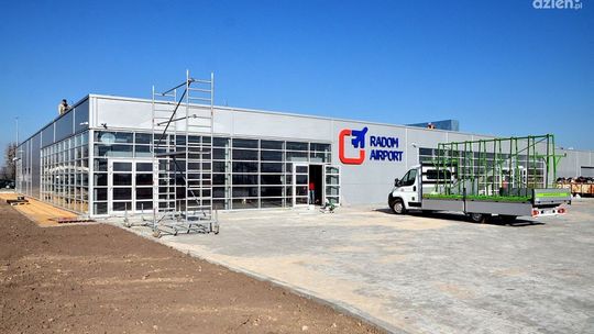 Port Lotniczy Radom znalazł elektryków. Kto jeszcze ma wysłać CV?