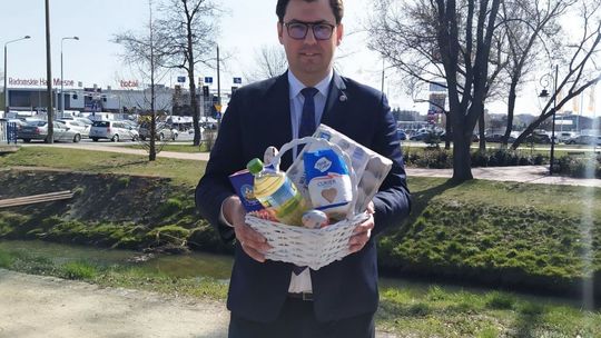 Poseł Frysztak i wielkanocne zakupy. - To będą drogie święta - tłumaczy