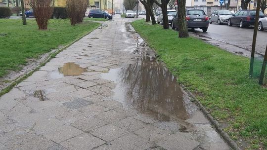 Postulują o remont chodnika