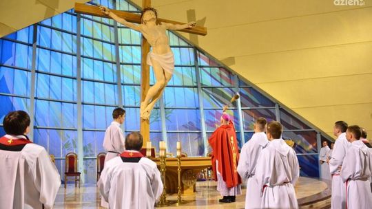Poświęcenie figury Jezusa w kościele filipinów w Radomiu