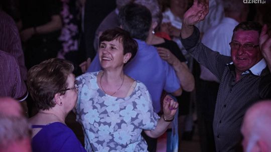 Potańcówka dla seniorów w domu kultury "Idalin"