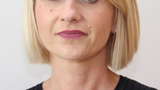 Potera: Złodzieje obserwują kolejki do bankomatów