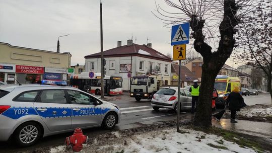 Potrącenie przy Okulickiego. Dwie osoby w szpitalu