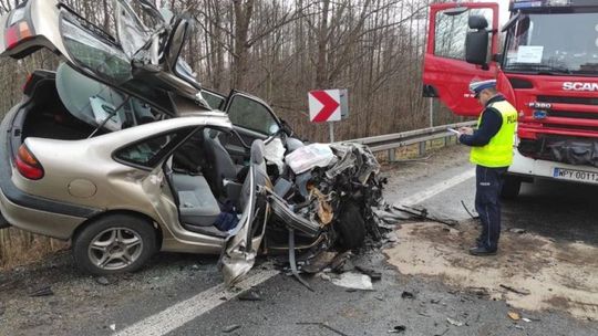 Poważny wypadek na DK12. Grupa młodych osób w szpitalu 