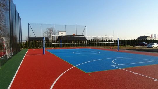 Powstały nowe boiska przy szkole w Sydole