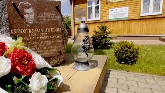 Powstanie mural na drewnie z wizerunkiem ks. Romana Kotlarza
