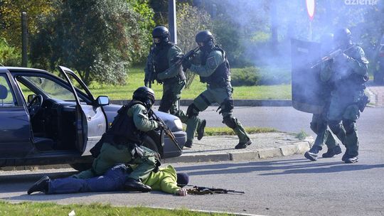 Pożar, antyterroryści i odbicie zakładnika!