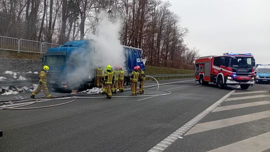 Pożar ciężarówki na S7. Utrudnienia w kierunku Warszawy