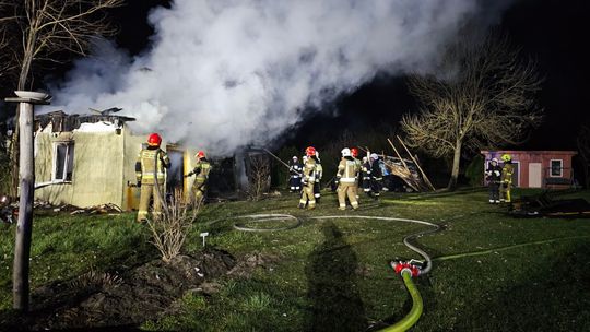 Pożar domu w Duckiej Woli. Straty na 100 tys. zł