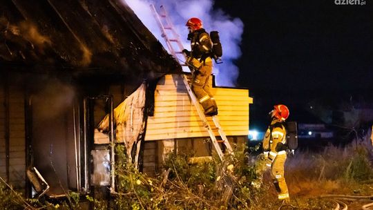 Pożar domu. Z ogniem walczyło 40 strażaków Pożar domu. Z ogniem walczyło 40 strażaków