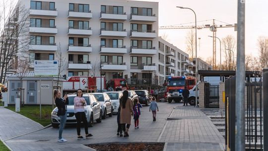 Pożar instalacji elektrycznej. Dwie osoby w szpitalu
