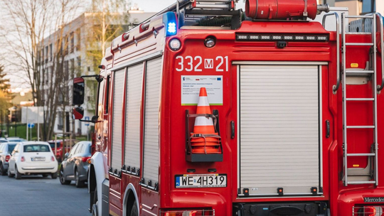 Pożar mieszaknia w Radomiu. Z ogniem walczyło pięć zastępów straży