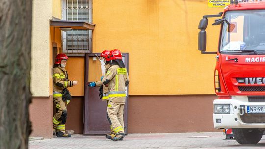 Pożar mieszkania i ewakuacja. Są poszkodowani