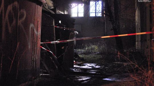 Pożar pustostanu - jedna osoba nie żyje, dwie w szpitalu (AKTUALIZACJA)