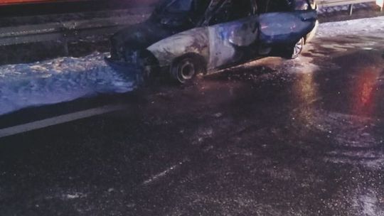 Pożar samochodu na trasie S7