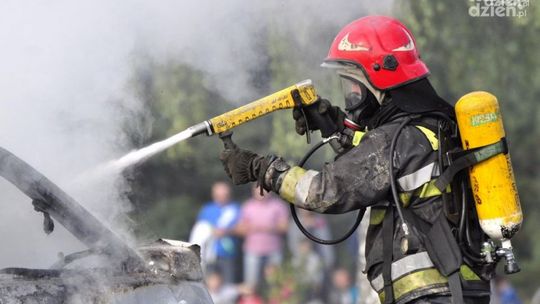 Pożar samochodu w centrum miasta