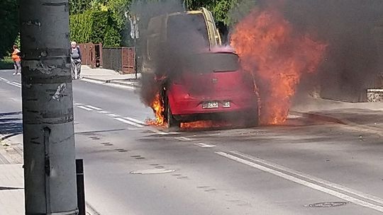 Pożar samochodu w Warce 